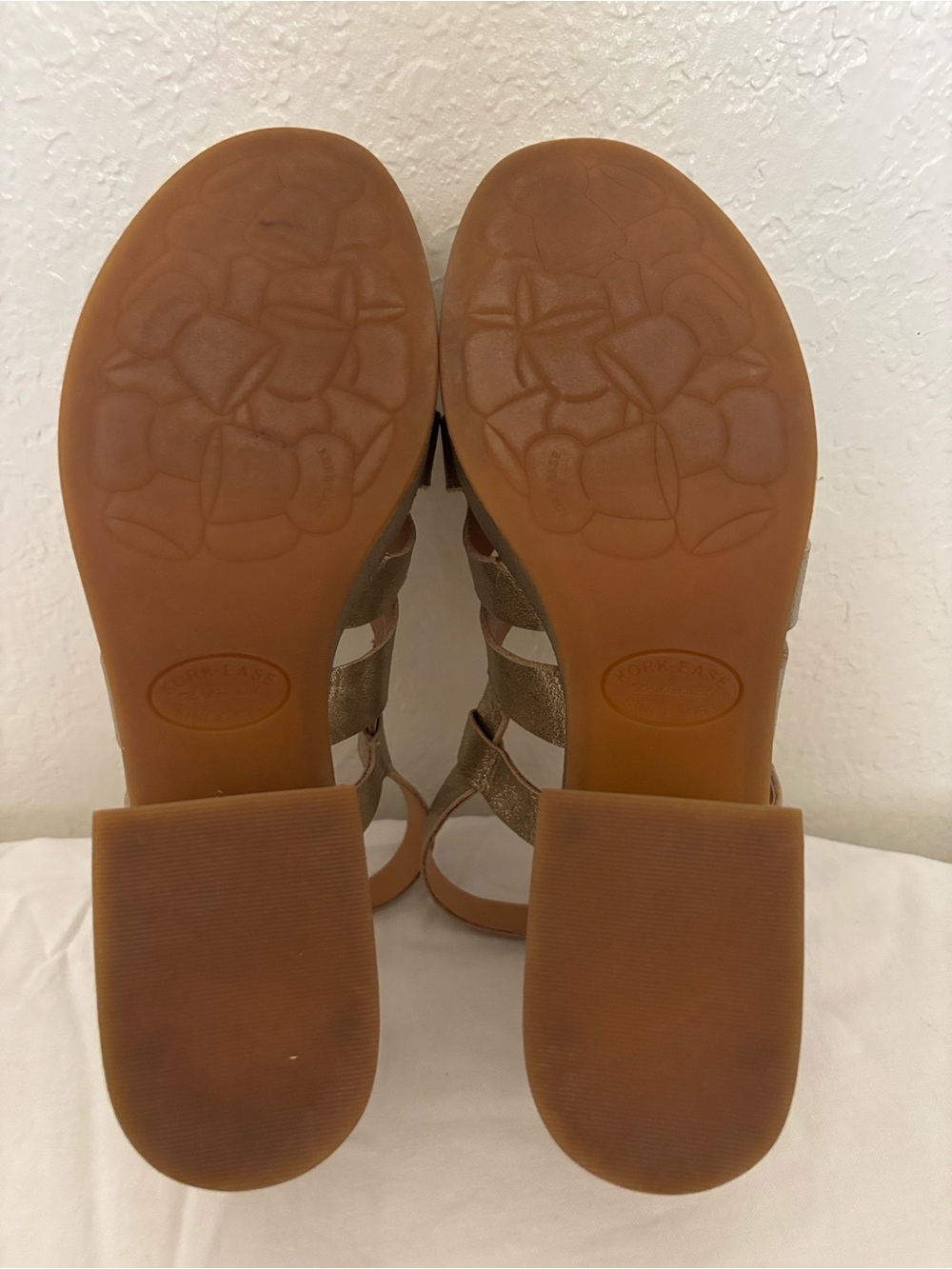 Kork-Ease Metallic gold Strappy Platform Sandals Size 8 - Picture 12 of 12